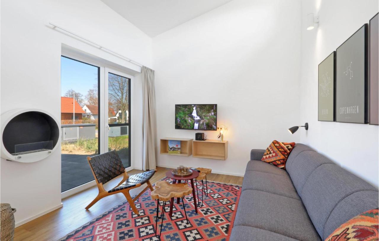 Awesome Home In Lembruch-Duemmer See With Kitchen Bagian luar foto