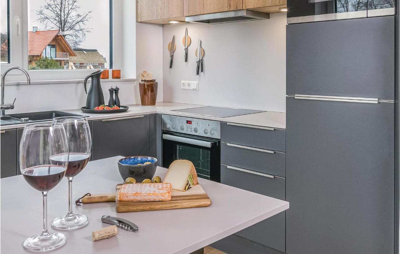 Awesome Home In Lembruch-Duemmer See With Kitchen Bagian luar foto