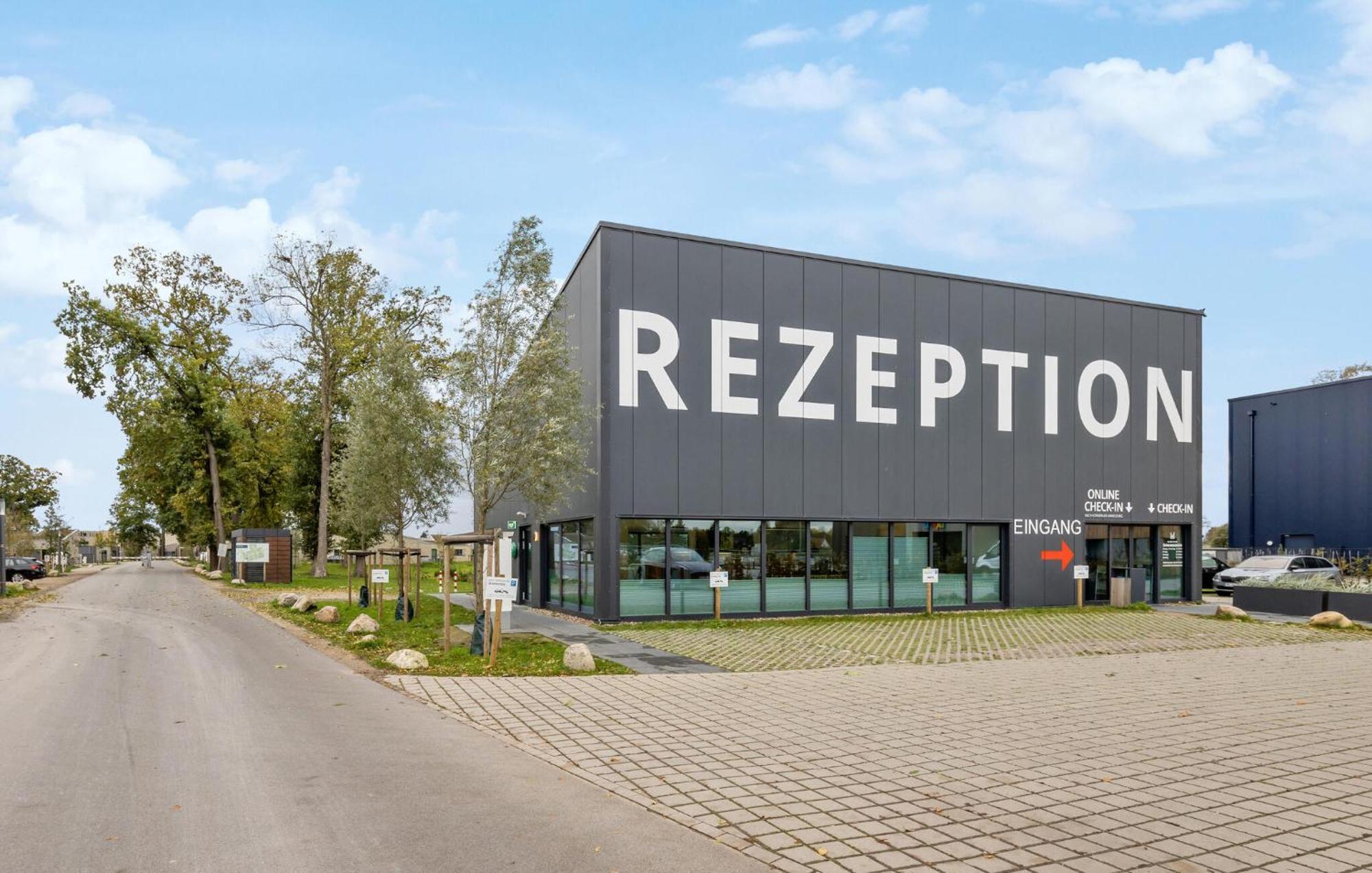 Awesome Home In Lembruch-Duemmer See With Kitchen Bagian luar foto