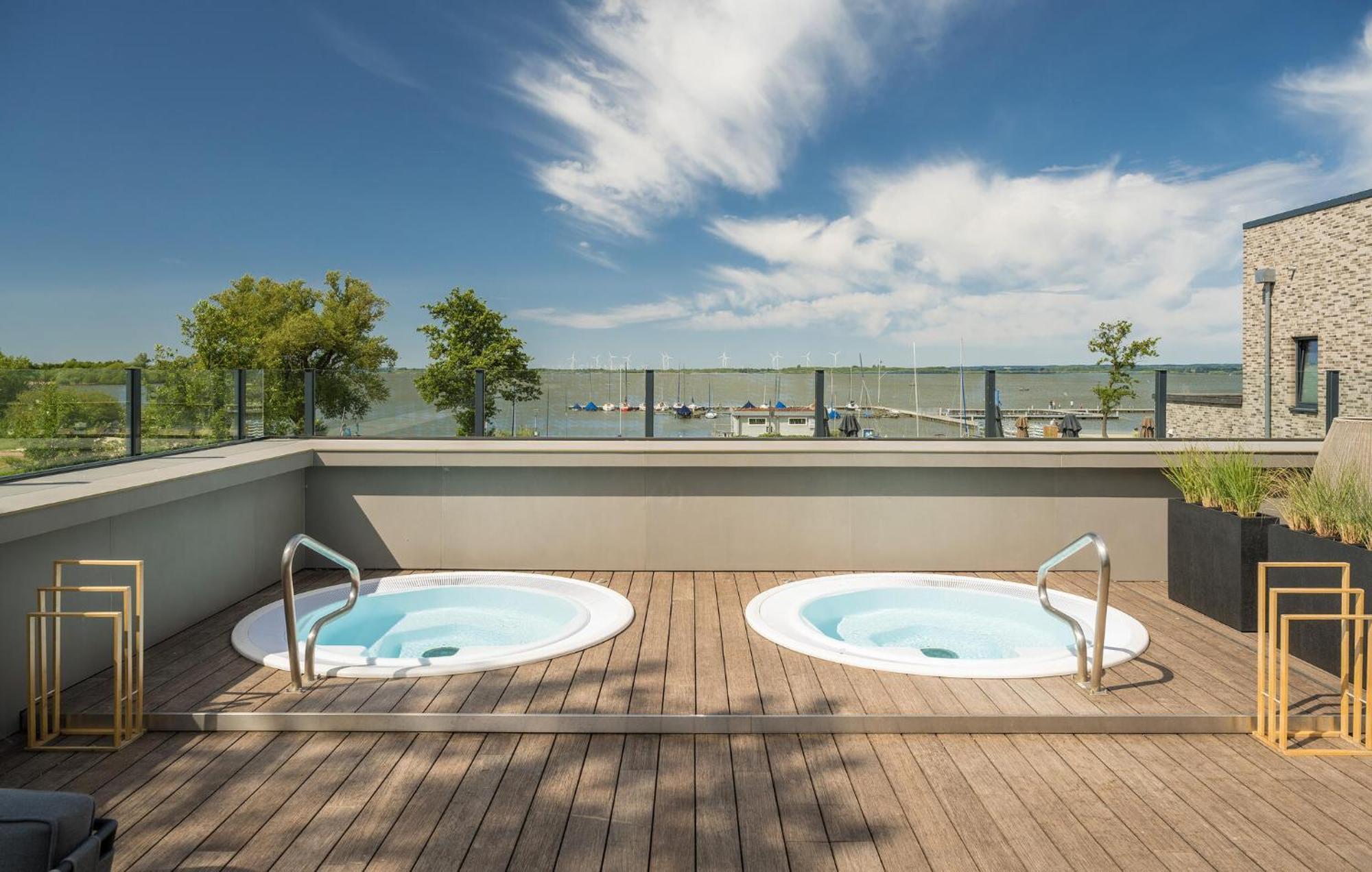 Awesome Home In Lembruch-Duemmer See With Kitchen Bagian luar foto