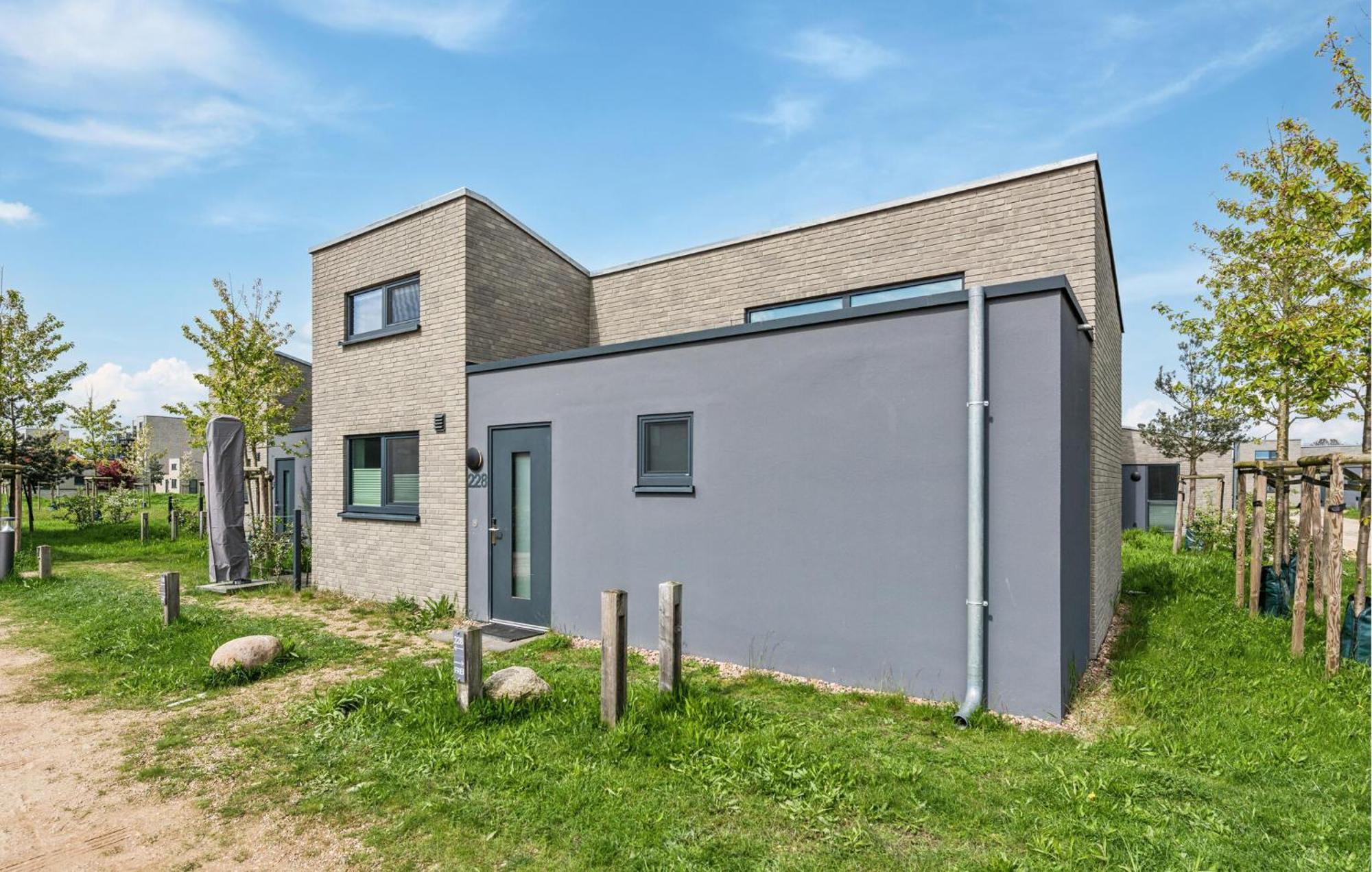 Awesome Home In Lembruch-Duemmer See With Kitchen Bagian luar foto
