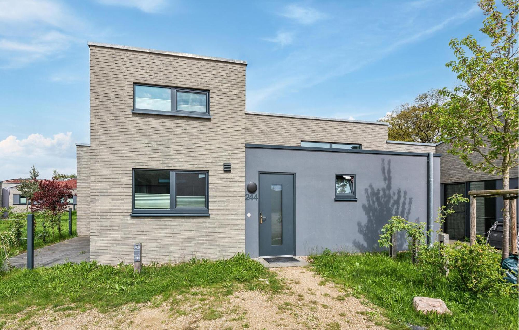 Awesome Home In Lembruch-Duemmer See With Kitchen Bagian luar foto